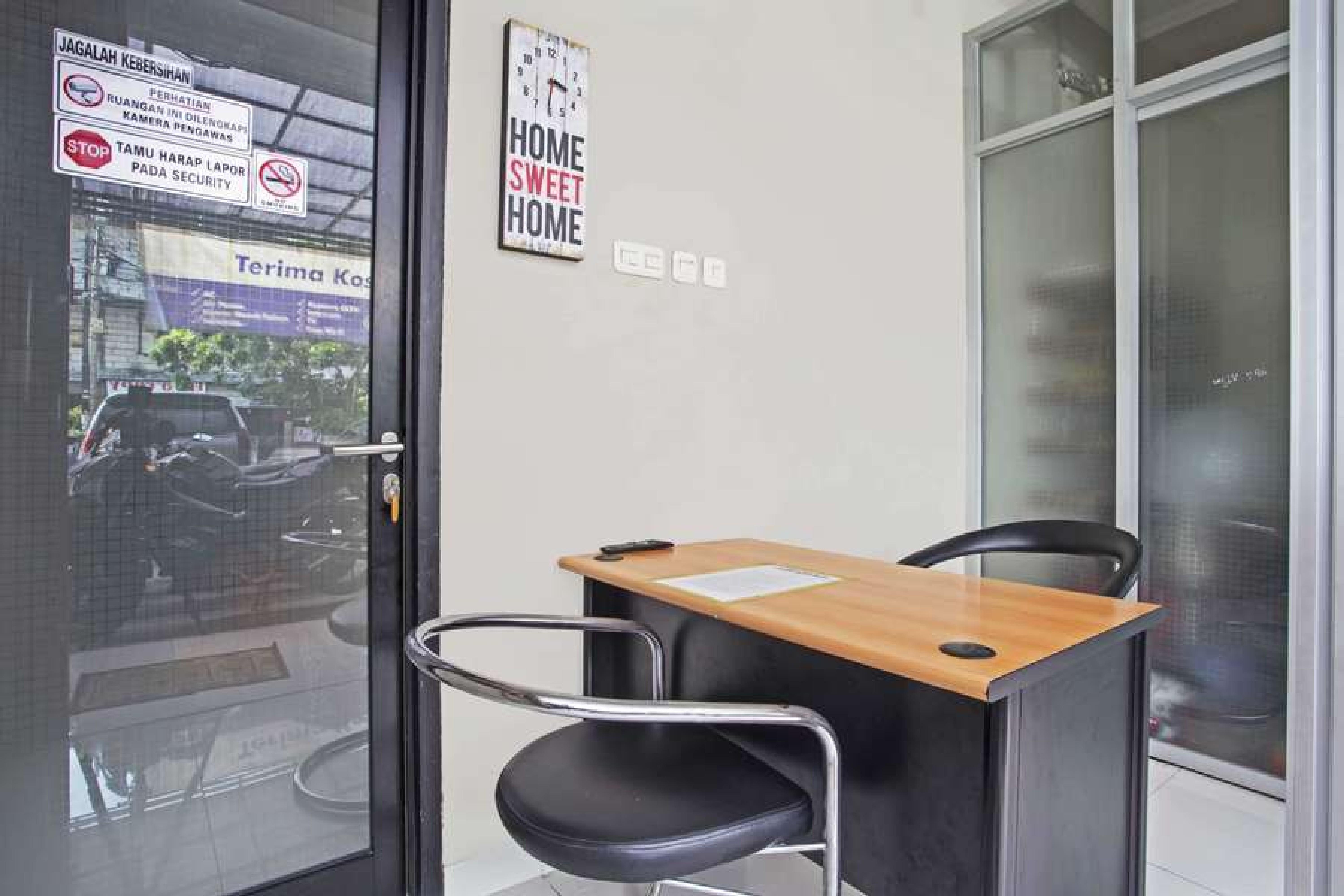 Hotel Reddoorz @ Mangga Besar 2 Yakarta Exterior foto